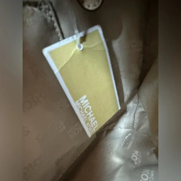 Michael Kors Jetset  Saffiano Leather Soft Satchel Purse Shoulder Handbag| NWT - Picture 7 of 14